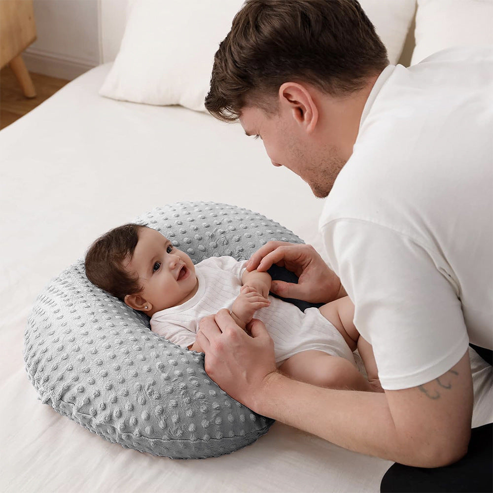 Housse de coussin d’allaitement gris doux, amovible et lavable en machine, respirante, ergonomique, idéale pour un confort optimal pendant l’allaitement.