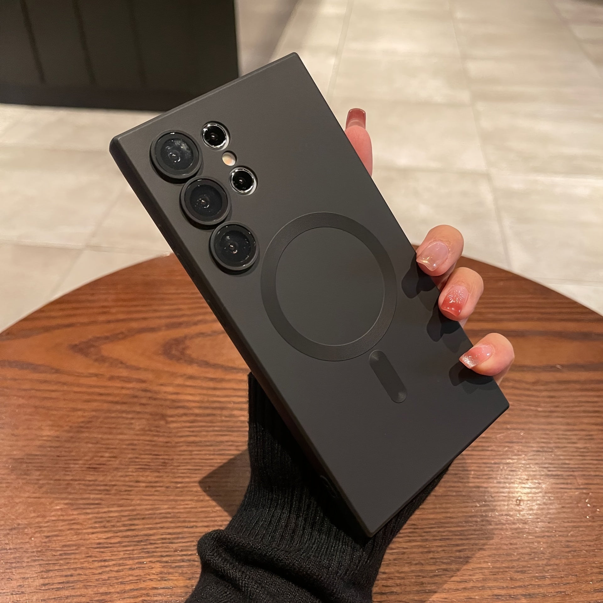 Coque transparente plaquée compatible charge magnétique sans fil, antichoc, pour Samsung Galaxy S20 à S23, offrant protection et style épuré.