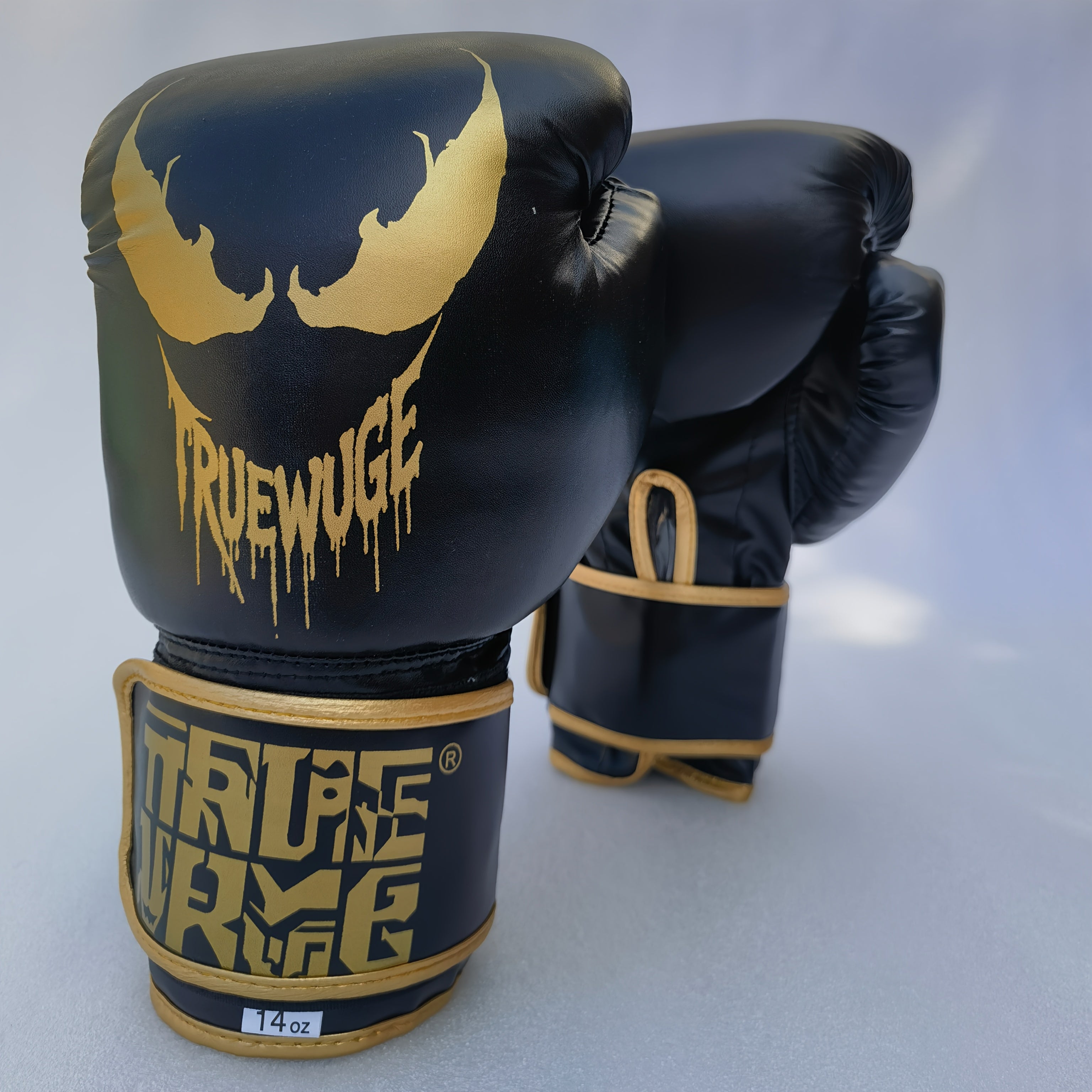 Paire de gants de boxe professionnels en PU ajustables, durables, conçus pour l’entraînement fitness et la pratique de sports de combat à domicile.