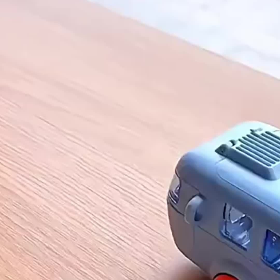 Gourde isotherme en forme de bus, 500 ml, paille et sangle, réutilisable en polycarbonate, à laver à la main.