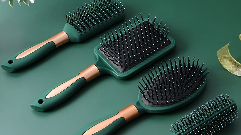 Peigne massage cuir chevelu avec coussin d’air, démêlant et bouclant, accessoire coiffure adapté à tous types de cheveux.