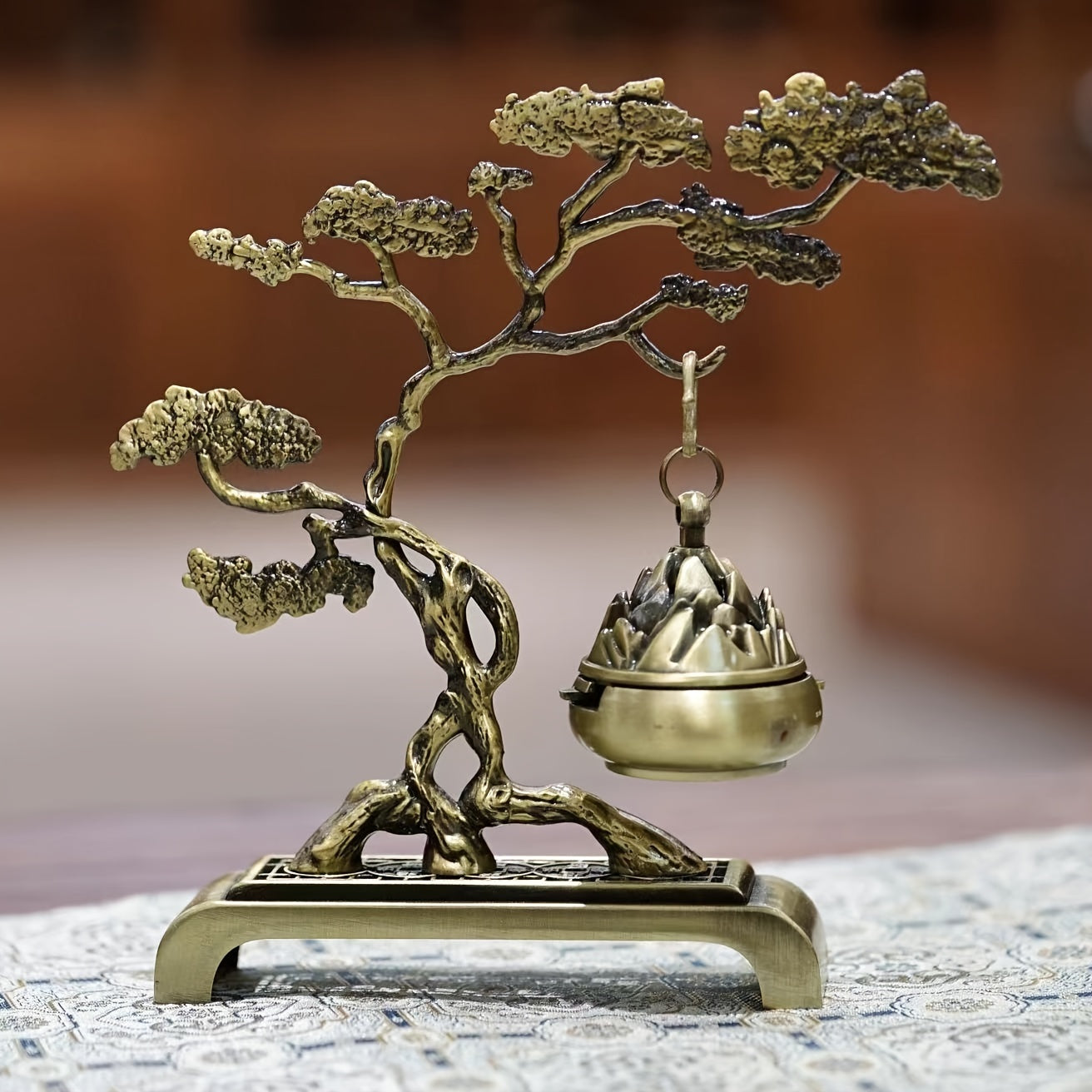 Porte-encens, accessoire décoratif permettant de maintenir et brûler encens en toute sécurité, adapté maison, méditation ou relaxation.