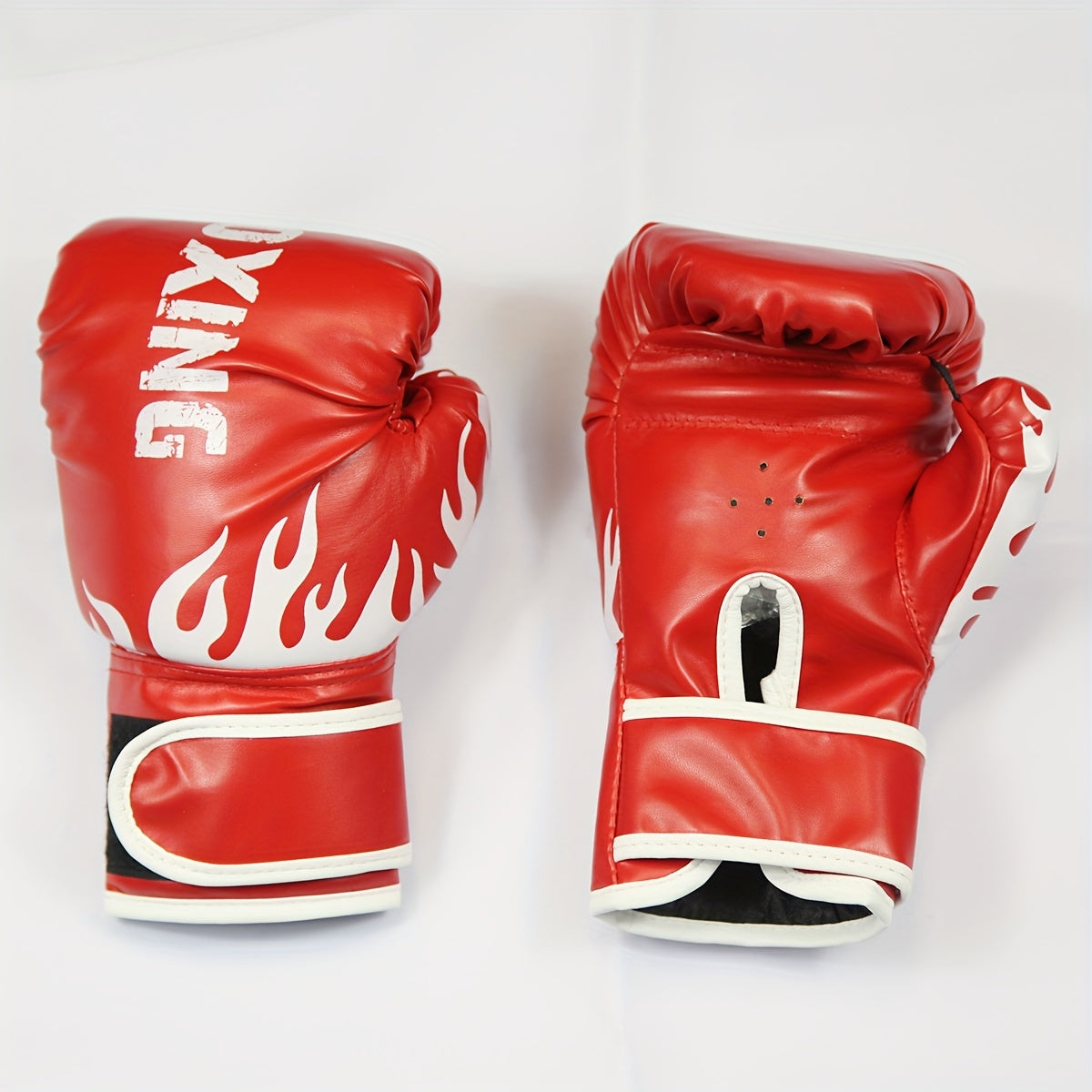 Paire de gants de boxe jeunesse 6 oz avec rembourrage en mousse épaisse, adaptés à l’entraînement amateur et professionnel.