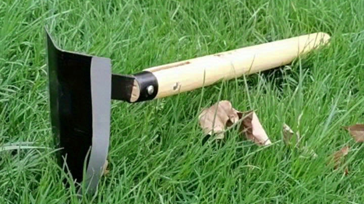 Dual-purpose Small Triangle Hoe Garden Hoe Tool - Suitable for Yard, Grass, Flower, and Vegetable Planting, Yard Maintenance, Compact Design, Urban Farming