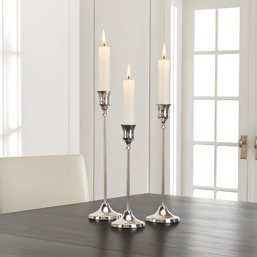 Lot de 3 bougeoirs élégants en laiton doré Design métallique poli, idéal pour mariages, dîners ou décoration maison, bougies non incluses, style moderne et durable.