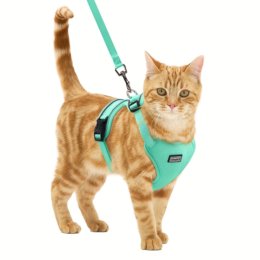 Harnais et laisse pour chat, gilet ajustable antifuîte, doux et respirant, bandes réfléchissantes, contrôle facile pour promenades sécurisées.