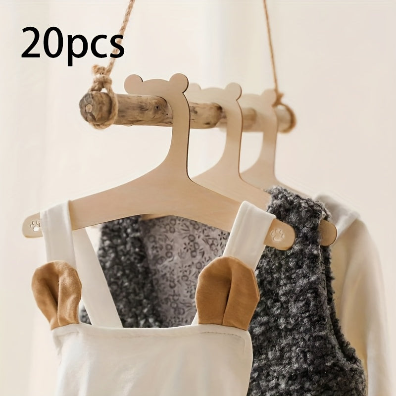 Lot de 20 cintres en bois forme ours, durables et polis, parfaits pour vêtements enfants, animaux et accessoires, décoration de chambre ou placard.