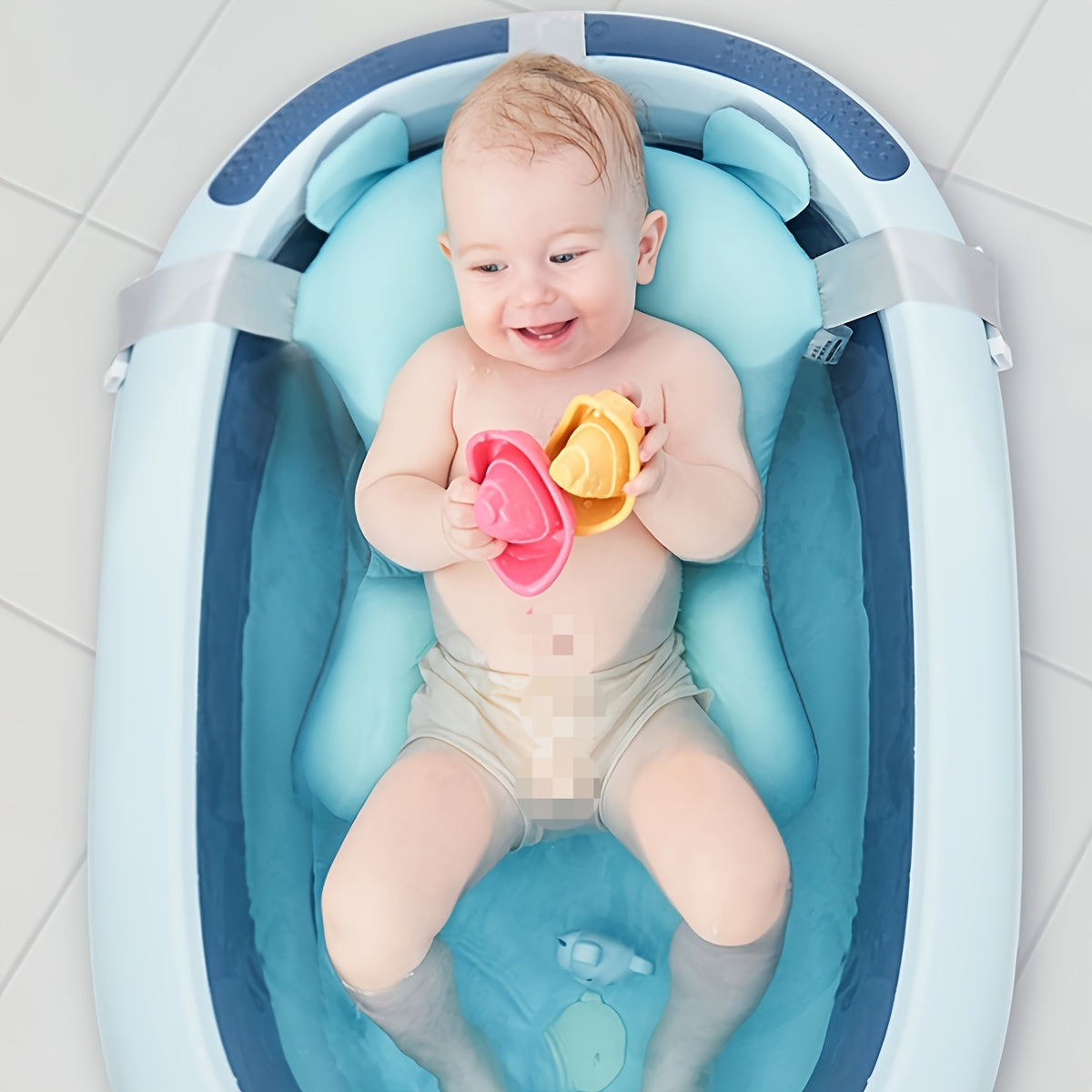 Tapis de bain flottant pour bébé en forme d’ours, coussin respirant avec sangles ajustables, confortable et pratique pour bain mains libres.