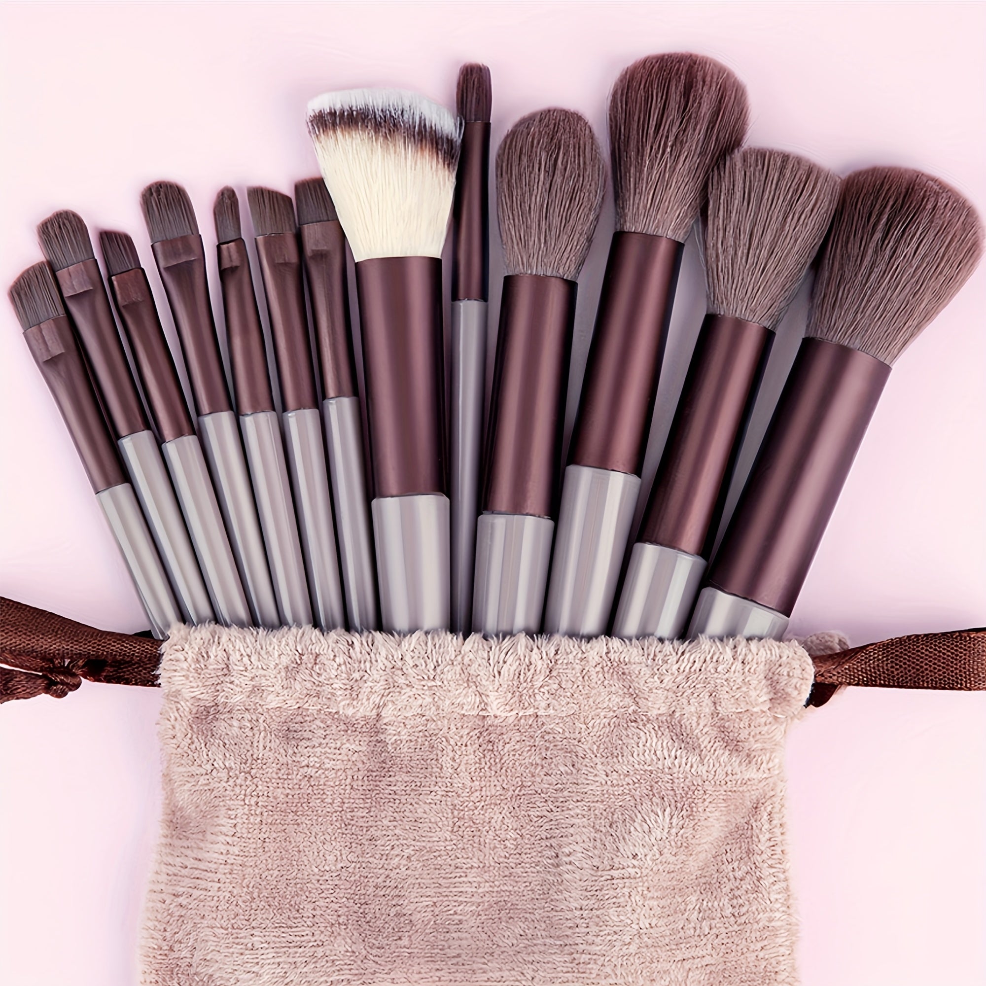 Set de 8 ou 13 pinceaux de maquillage à poils synthétiques doux, incluant fond de teint, fard à paupières, rouge à lèvres, idéal débutants et pros.