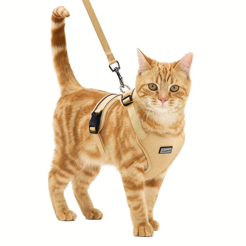 Harnais et laisse pour chat, gilet ajustable antifuîte, doux et respirant, bandes réfléchissantes, contrôle facile pour promenades sécurisées.