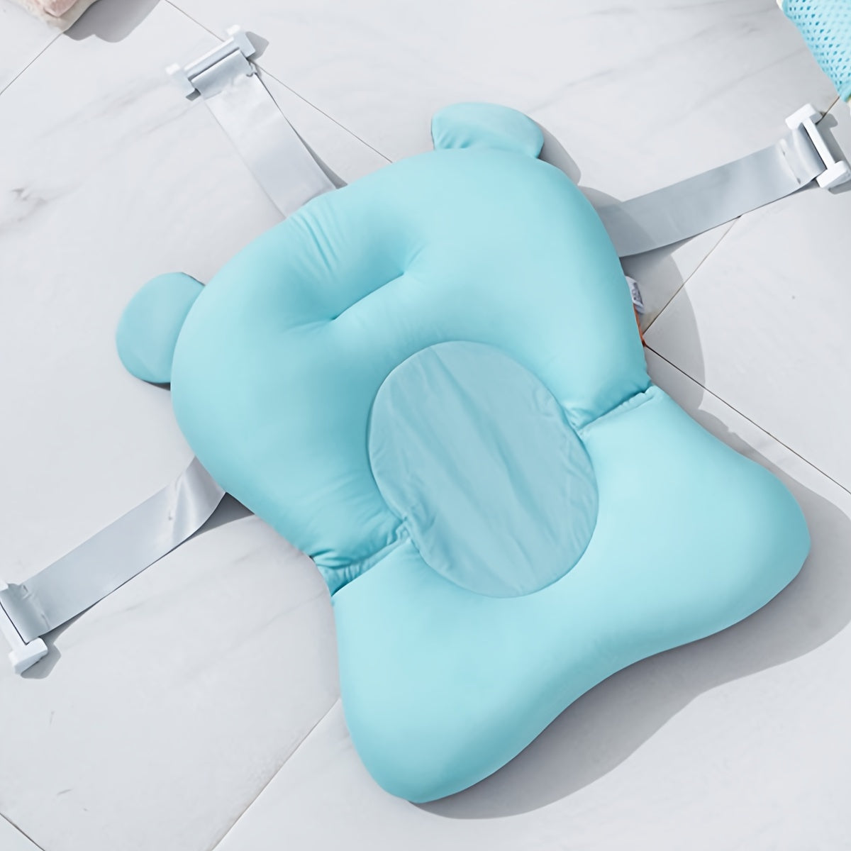 Tapis de bain flottant pour bébé en forme d’ours, coussin respirant avec sangles ajustables, confortable et pratique pour bain mains libres.