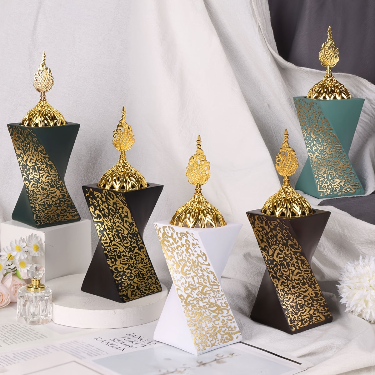 Brûleur d’encens en résine avec décor doré Élégant, idéal pour bureau, mariages ou décorations de fête, ajoute une touche raffinée et luxueuse.