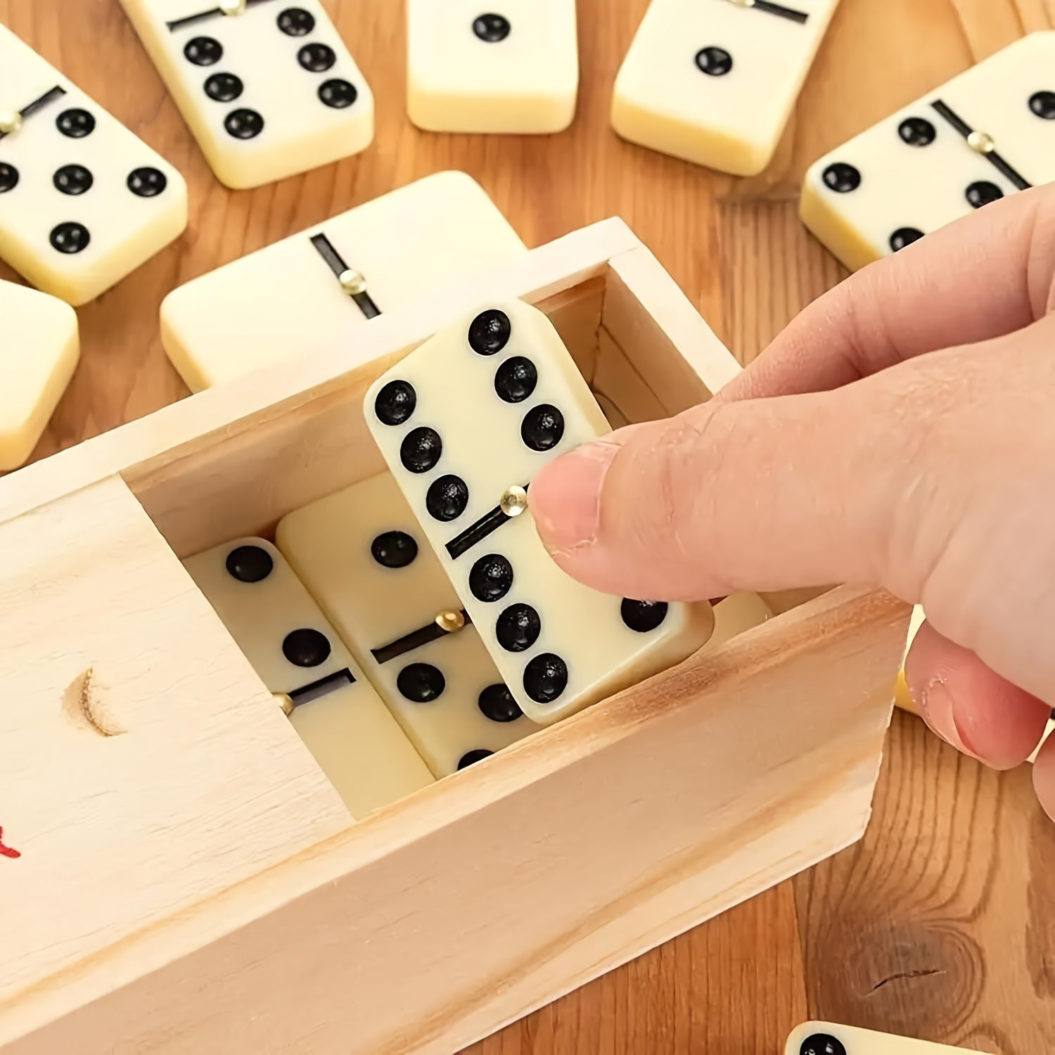 Jeu de dominos adulte, classique double 6, 28 pièces, coffret en bois, pour 2‑4 joueurs, cadeau idéal Noël ou Halloween.