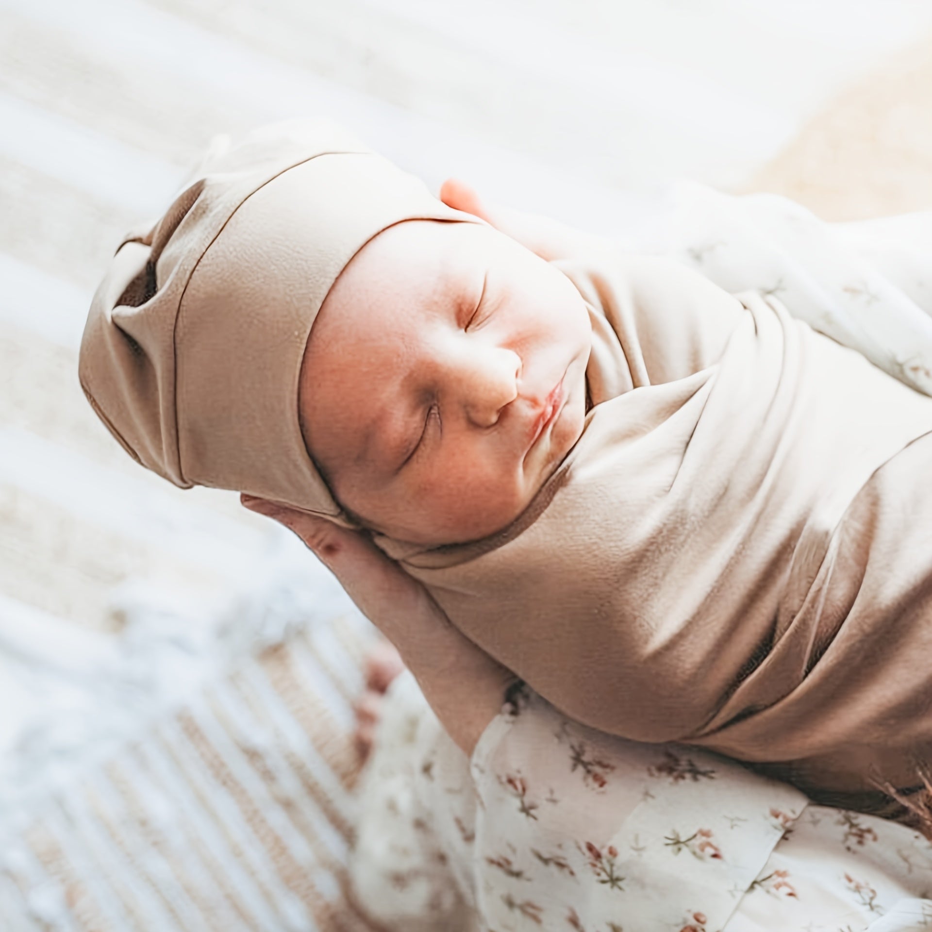 CINCOBEBÉ Newborn Swaddle Blanket &amp; Hat Set - Soft Polyester Baby Wrap with Floral Pattern, Machine Washable, Includes Headband &amp; Monthly Card, Perfect Gift for Boys and Girls, Newborn Essentials|Floral Pattern Blanket|Polye