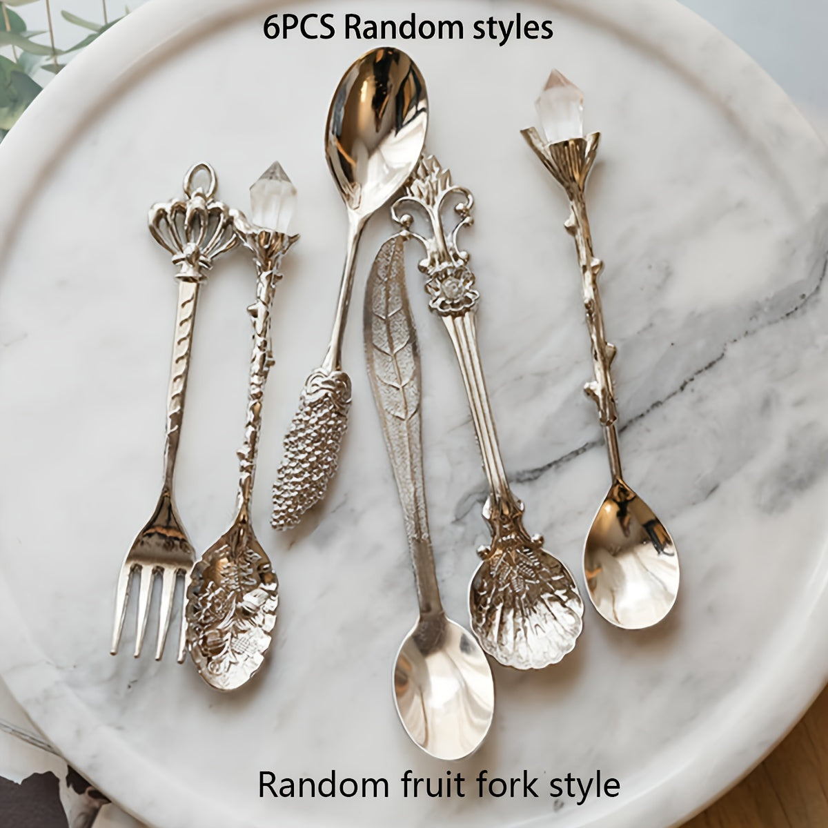 6 Packs/Set, European-Style Golden Dessert Spoons, Vintage Coffee Spoons, Retro-Style Metal Carved Fruit Dessert Spoons, Suitable for Kitchen Dining, Classical Style, Some Styles Are Random.