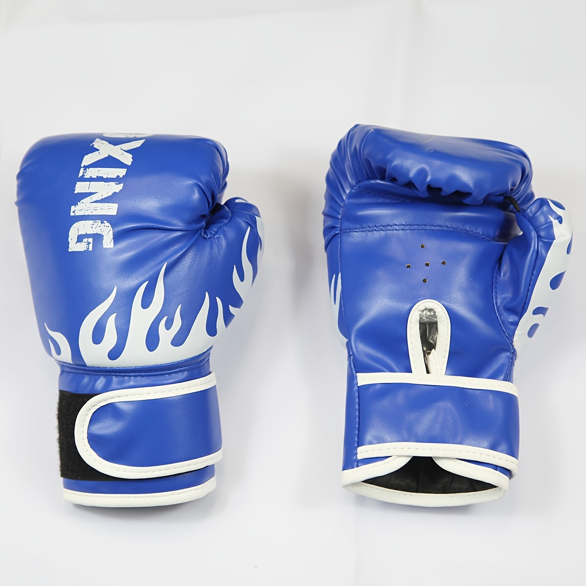 Paire de gants de boxe jeunesse 6 oz avec rembourrage en mousse épaisse, adaptés à l’entraînement amateur et professionnel.