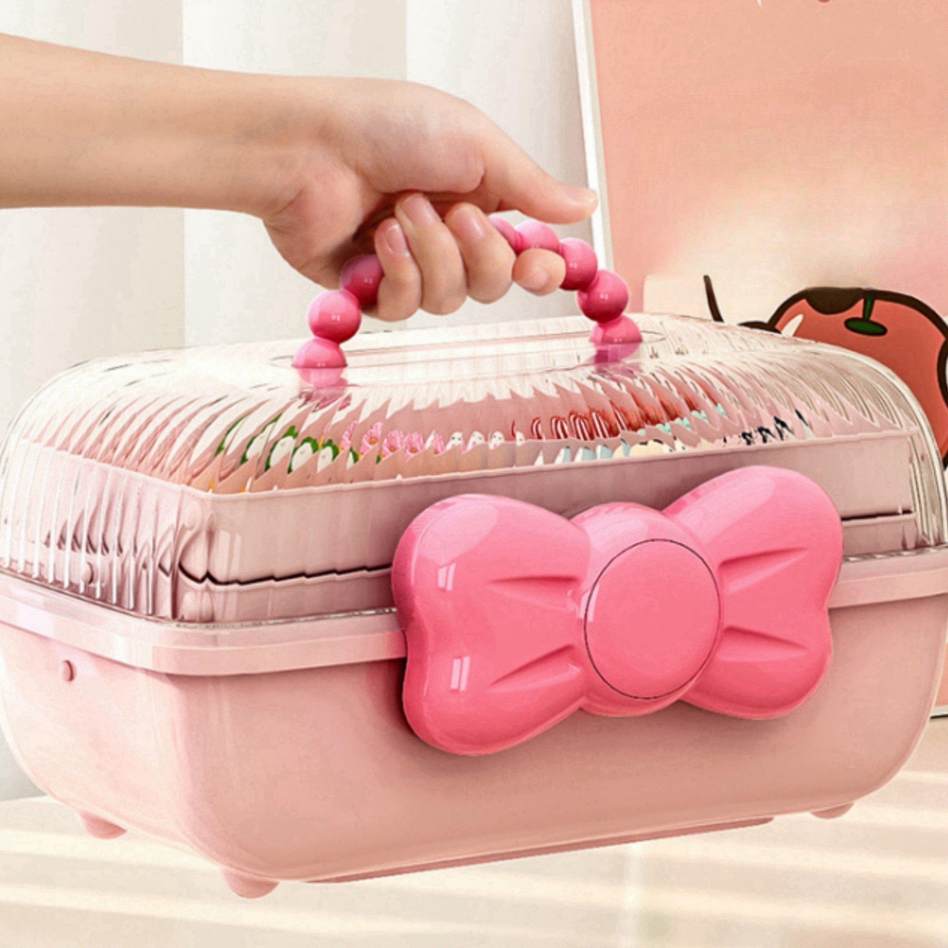 Boîte de rangement de bureau kawaii multi‑couches, pivotante, pour jouets, cosmétiques et accessoires, idéale chambre, bureau ou salle de bain.