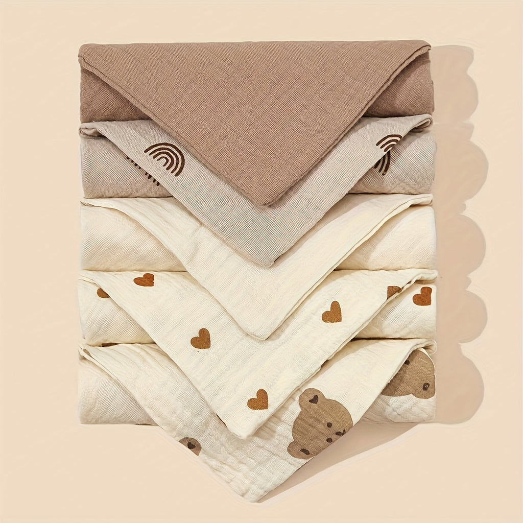 5 serviettes pour bébés, motifs adorables, douces, idéales pour le bain, la poussée dentaire et les moments de jeu.