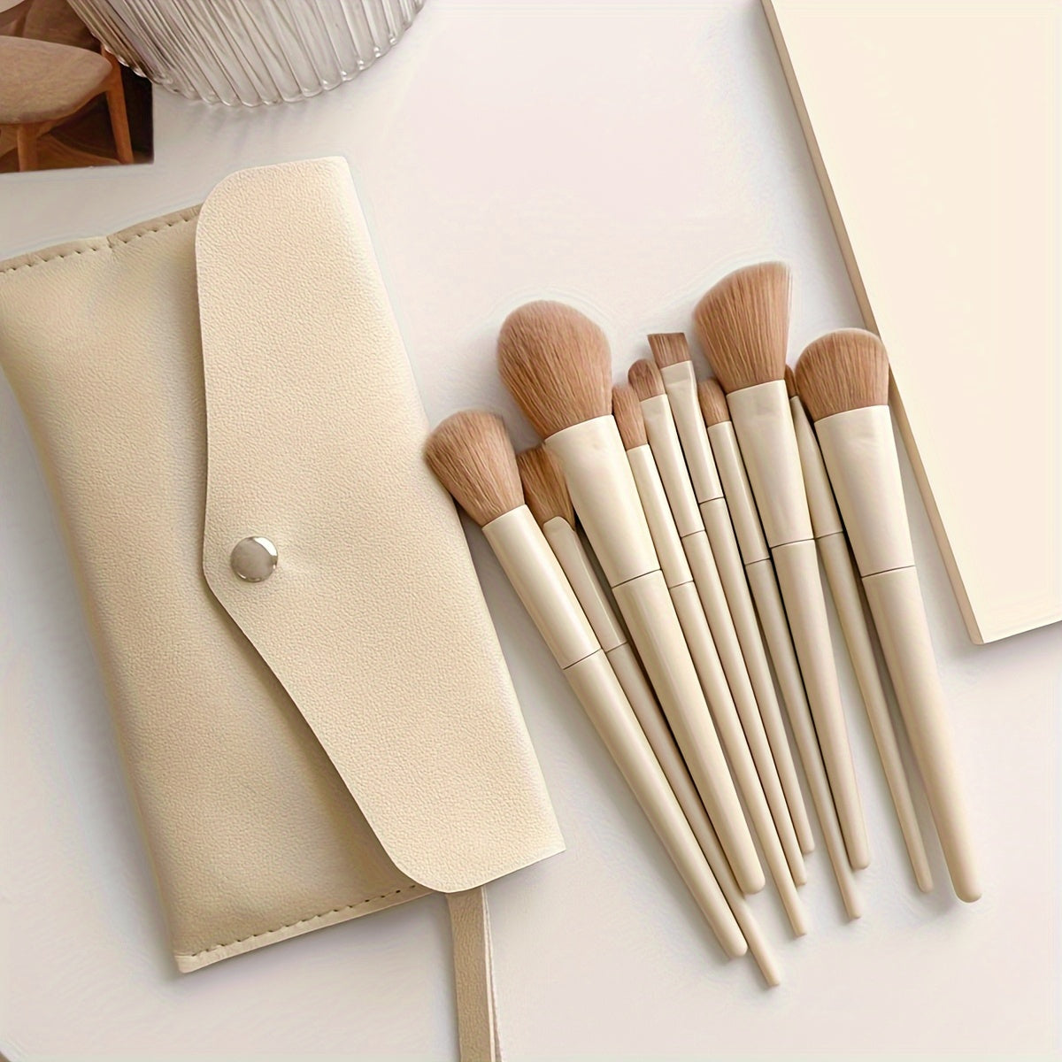 Set de 10 pinceaux maquillage avec étui cuir, poils doux hypoallergéniques, pour poudre, fond de teint, blush, yeux et highlighter, voyage pratique.