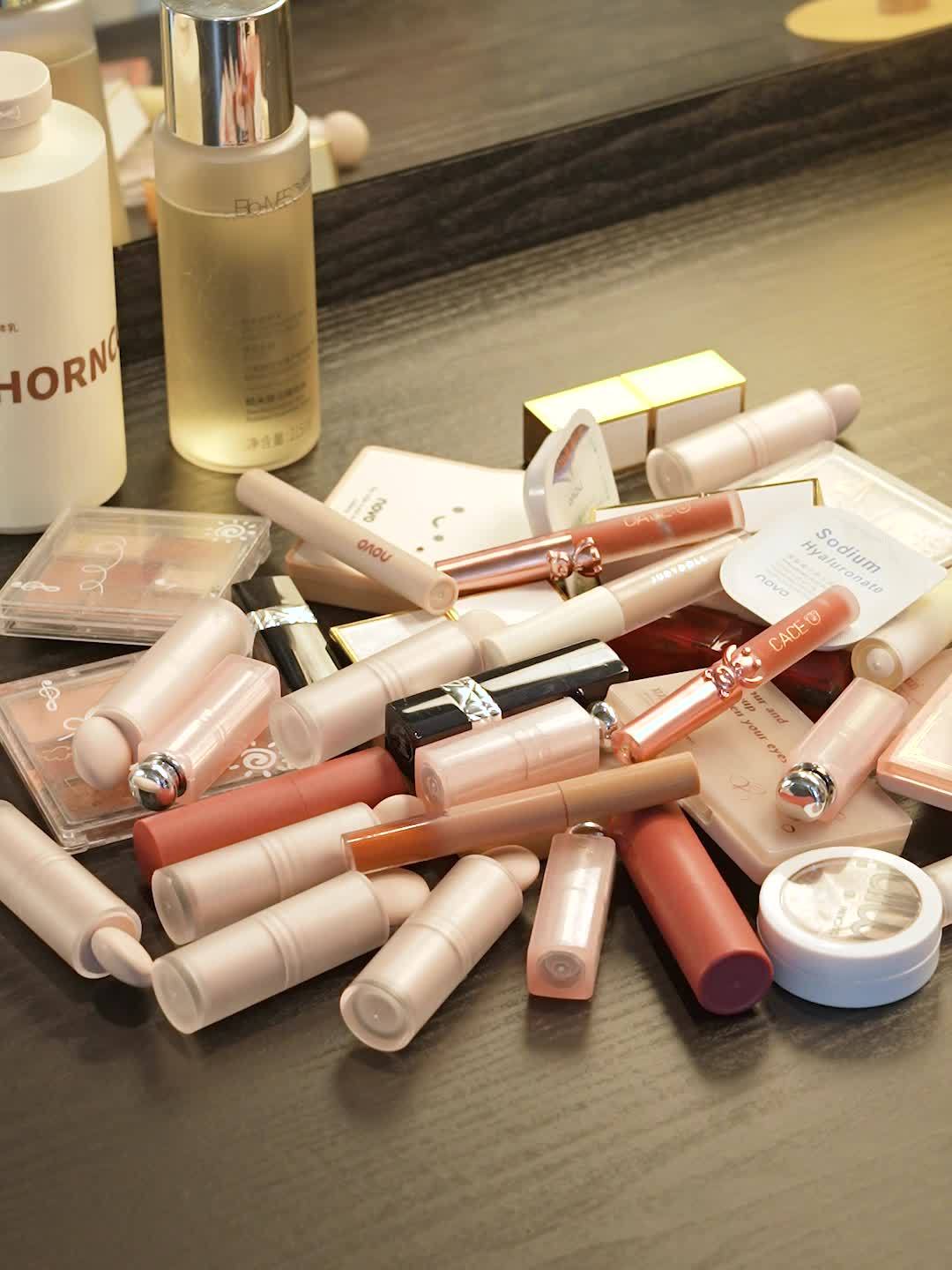 7-Compartment Clear Plastic Makeup Organizer - Lipstick & Eyeshadow Holder, Cosmetic Storage Tray for Bathroom Essentials