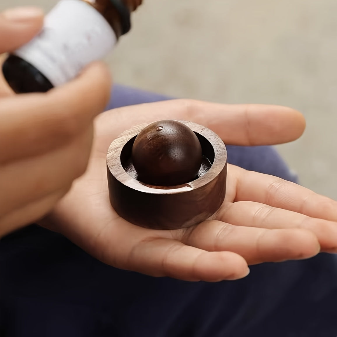 Diffuseur d’arôme en bois élégant Design rotatif, sûr et non inflammable, idéal pour voiture ou chambre, améliore l’air et parfume agréablement, cadeau parfait.