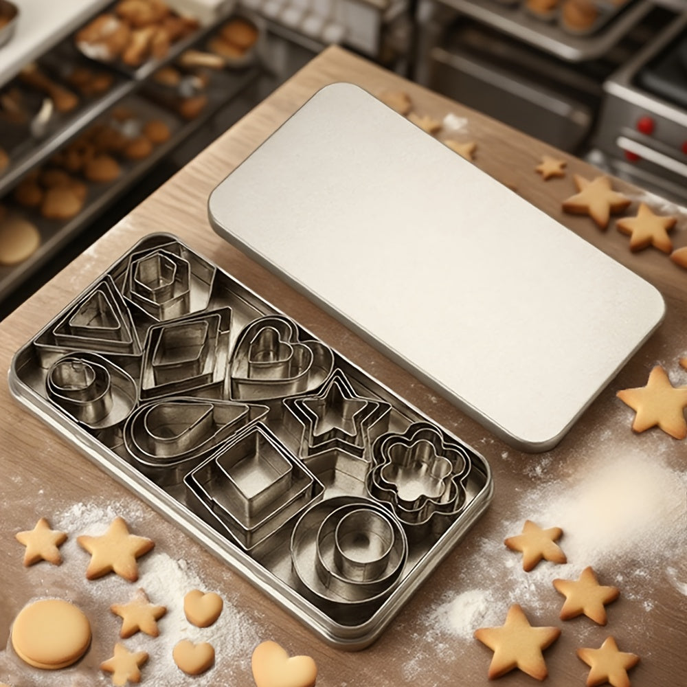 Lot de 30 emporte-pièces miniatures avec boîte, formes géométriques variées, parfaits pour biscuits, chocolat, fruits, pâte à modeler et créations culinaires.