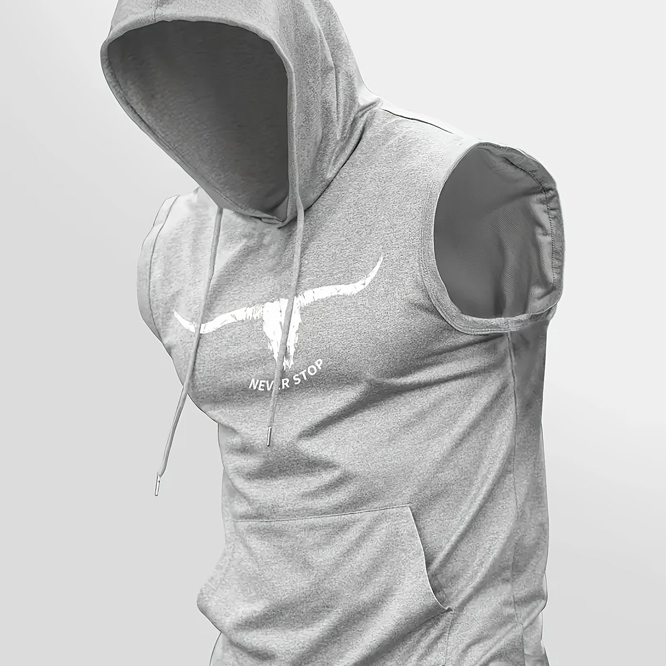 Débardeur à capuche gris clair pour homme, respirant et confortable, parfait pour gym, course, entraînement et activités extérieures, style sportif décontracté.