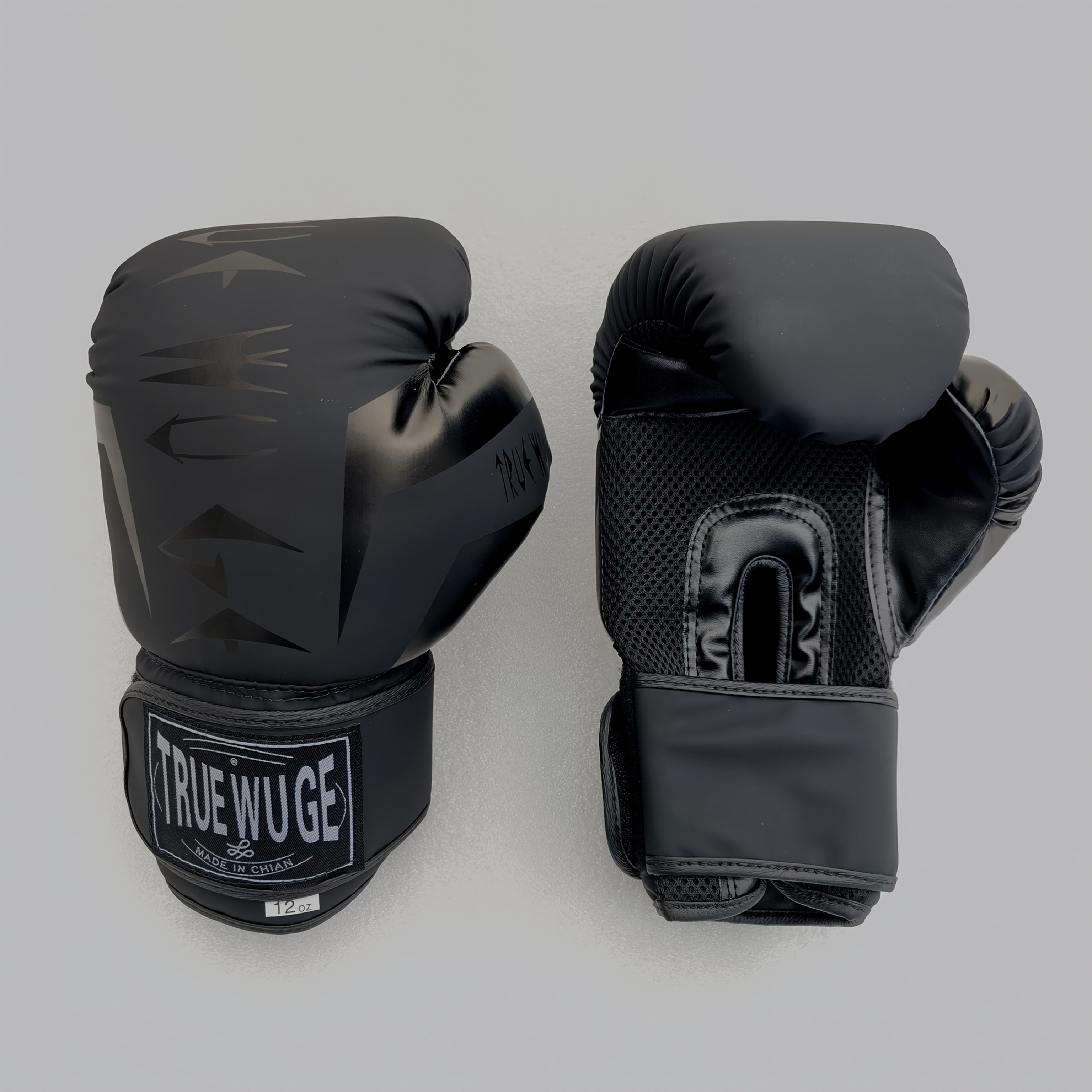 Paire de gants de boxe avec boucle ajustable, rembourrage anti-choc, durables et faciles à nettoyer, conçus pour débutants, novices et professionnels.