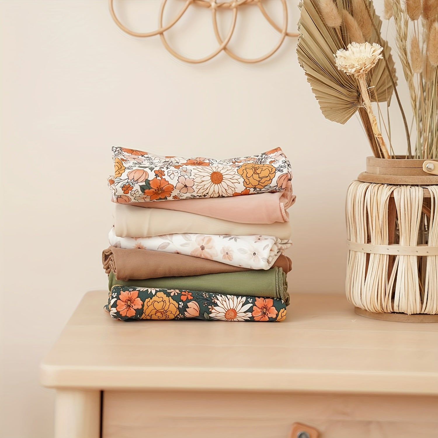 CINCOBEBÉ Newborn Swaddle Blanket &amp; Hat Set - Soft Polyester Baby Wrap with Floral Pattern, Machine Washable, Includes Headband &amp; Monthly Card, Perfect Gift for Boys and Girls, Newborn Essentials|Floral Pattern Blanket|Polye