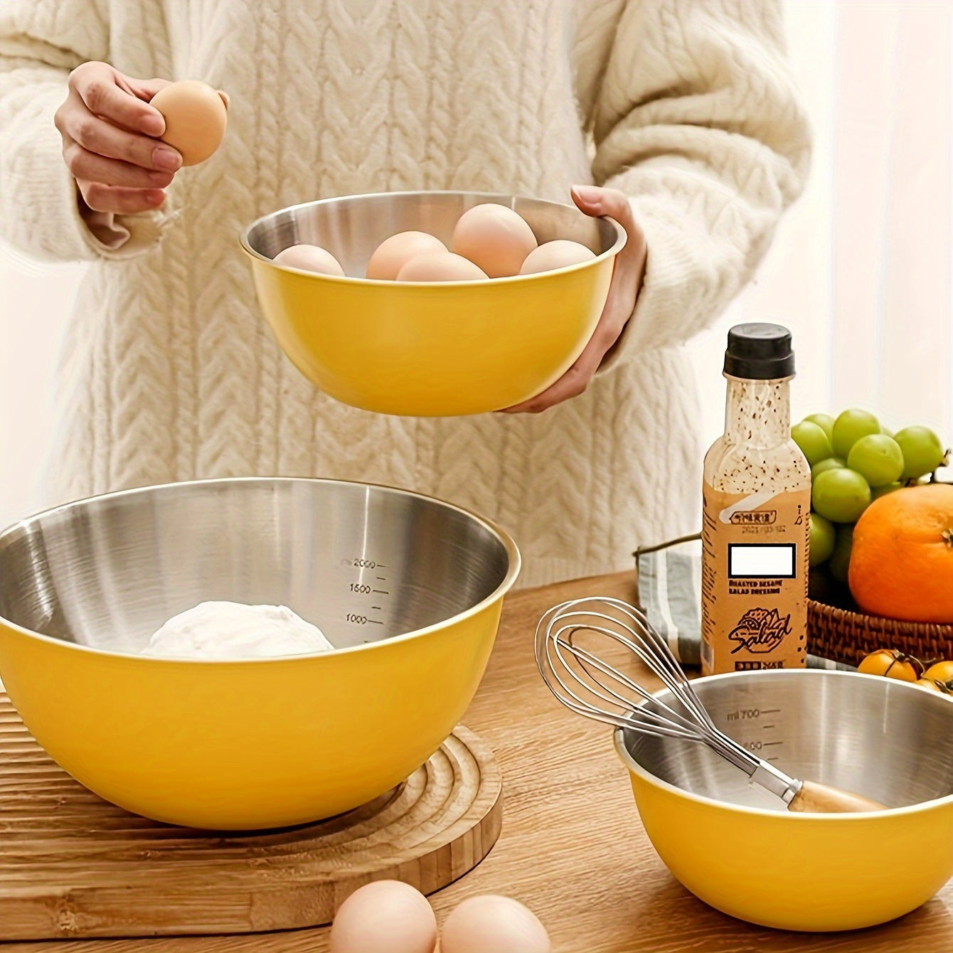 Ustensiles de pâtisserie avec saladier gradué en acier inoxydable, idéal pour mélange, stockage alimentaire et préparation de repas.