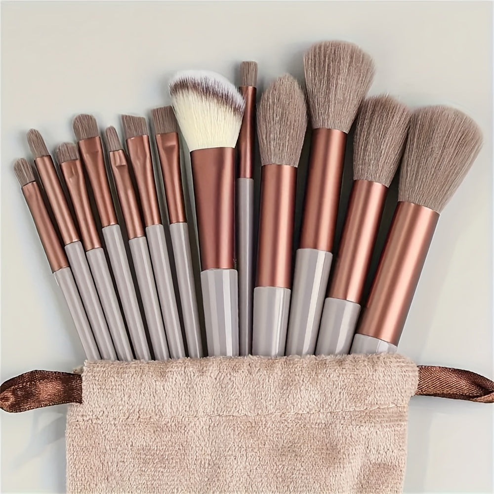 Set de 8 ou 13 pinceaux de maquillage à poils synthétiques doux, incluant fond de teint, fard à paupières, rouge à lèvres, idéal débutants et pros.
