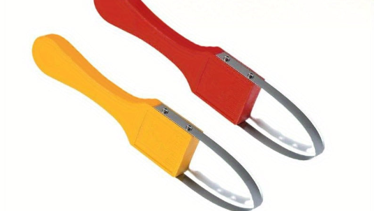 Désherbeur manuel Garden Bandit à boucle Plastique durable, pointe en V solide, efficace pour enlever mauvaises herbes et retourner la terre, sans besoin d’électricité.