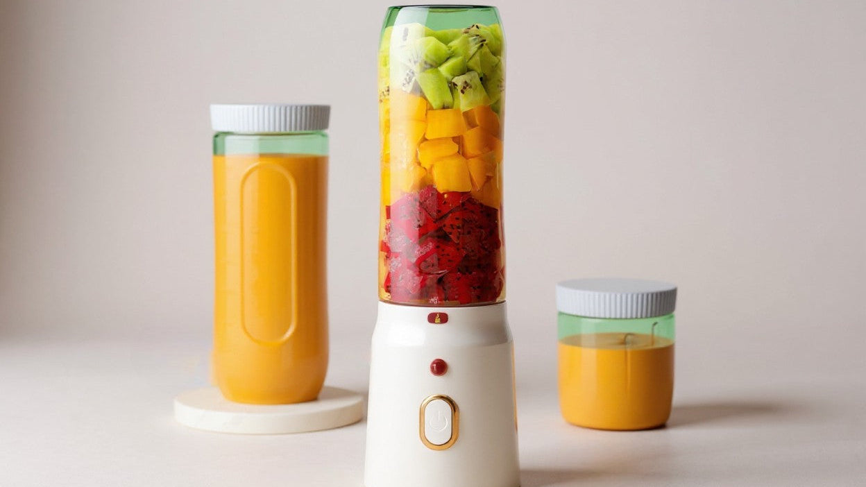 Mini Blender Portable USB 500 ml (1 pc + 2 tasses) : Rechargeable, sans fil, idéal smoothies et jus, avec couvercle sport, usage personnel et maison.