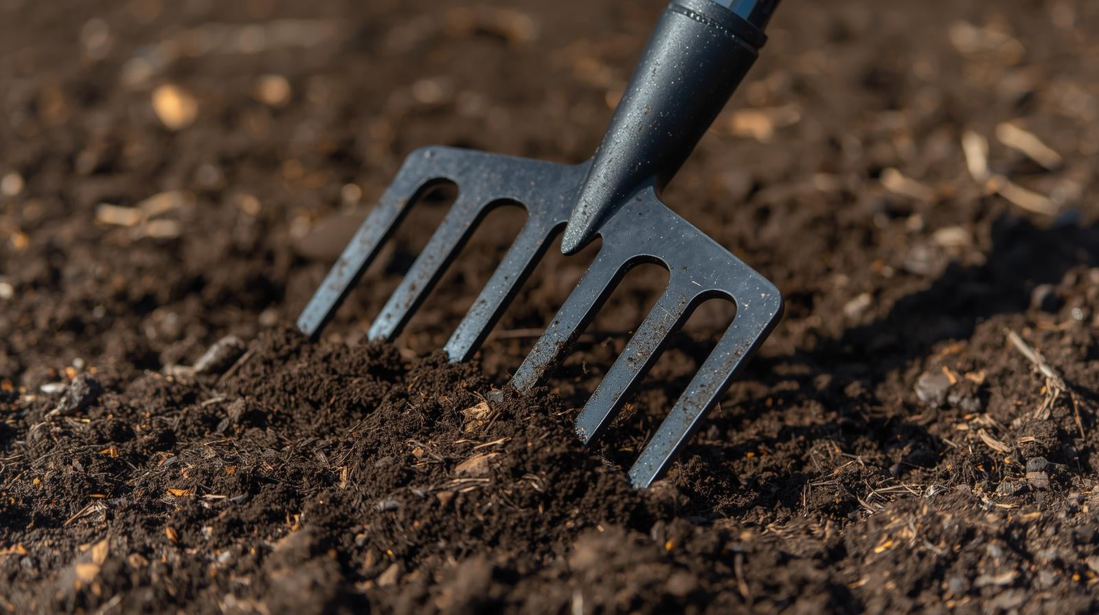 1pc Chuangyi Network Heavy Duty Carbon Steel Garden Hand Rake with Ergonomic Rubber Grip - Multi-Pronged Mini Hand Cultivator for Digging, Raking Leaves, Weeding, Lawn Care &amp; Soil Aeration - Durable Gardening Tool, Weeding Eq