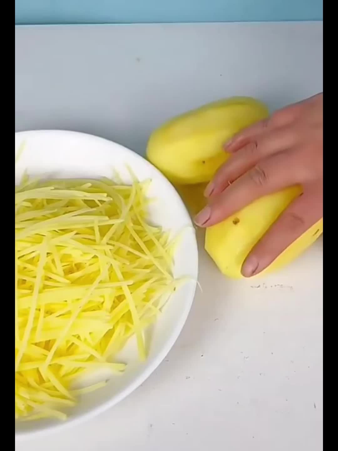 2-in-1 Potato & Vegetable Slicer - Manual Wave Cutter with Flower Design, Durable Plastic Kitchen Gadget for Perfect Ripples and Flowers