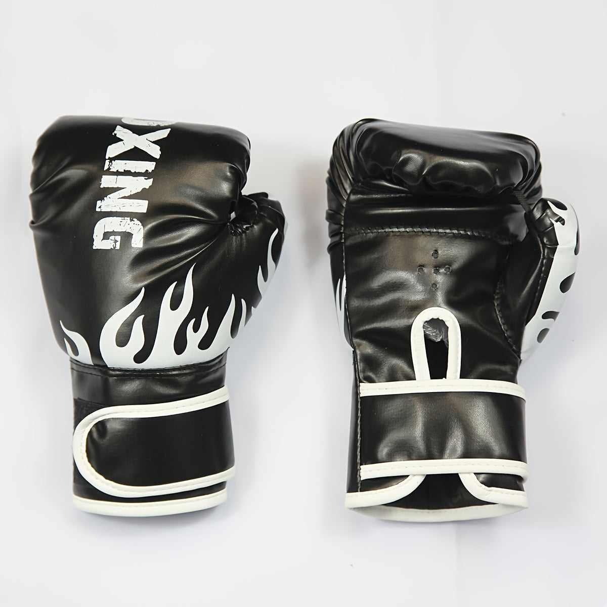 Paire de gants de boxe jeunesse 6 oz avec rembourrage en mousse épaisse, adaptés à l’entraînement amateur et professionnel.