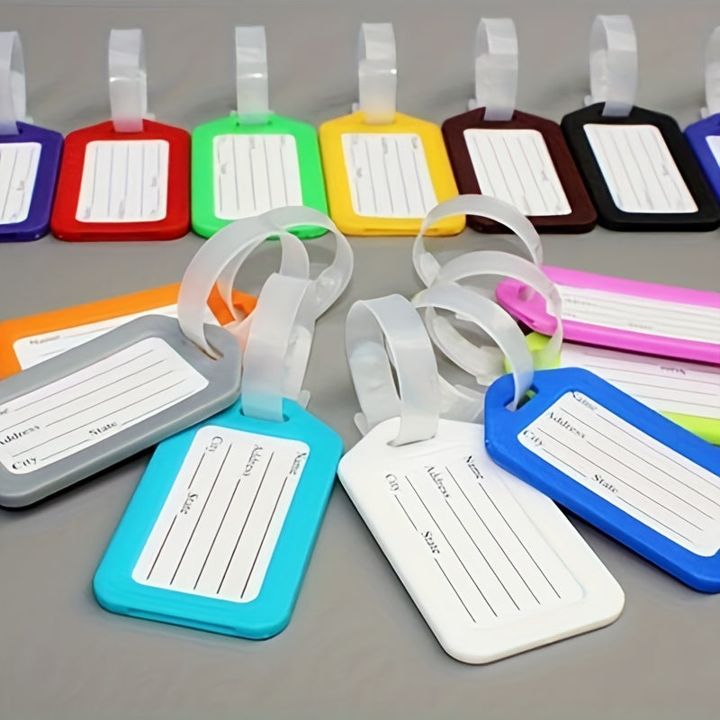 Lot de 10 étiquettes bagages en plastique, pratiques pour valises et sacs, avec identification nom et adresse, usage voyage ou bureau.