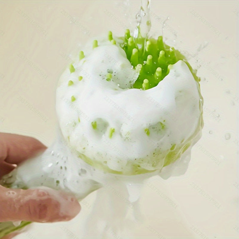 Brosse de bain douce pour chiens et chats, avec distributeur savon/shampoing, massage et nettoyage adaptés poils longs et courts.