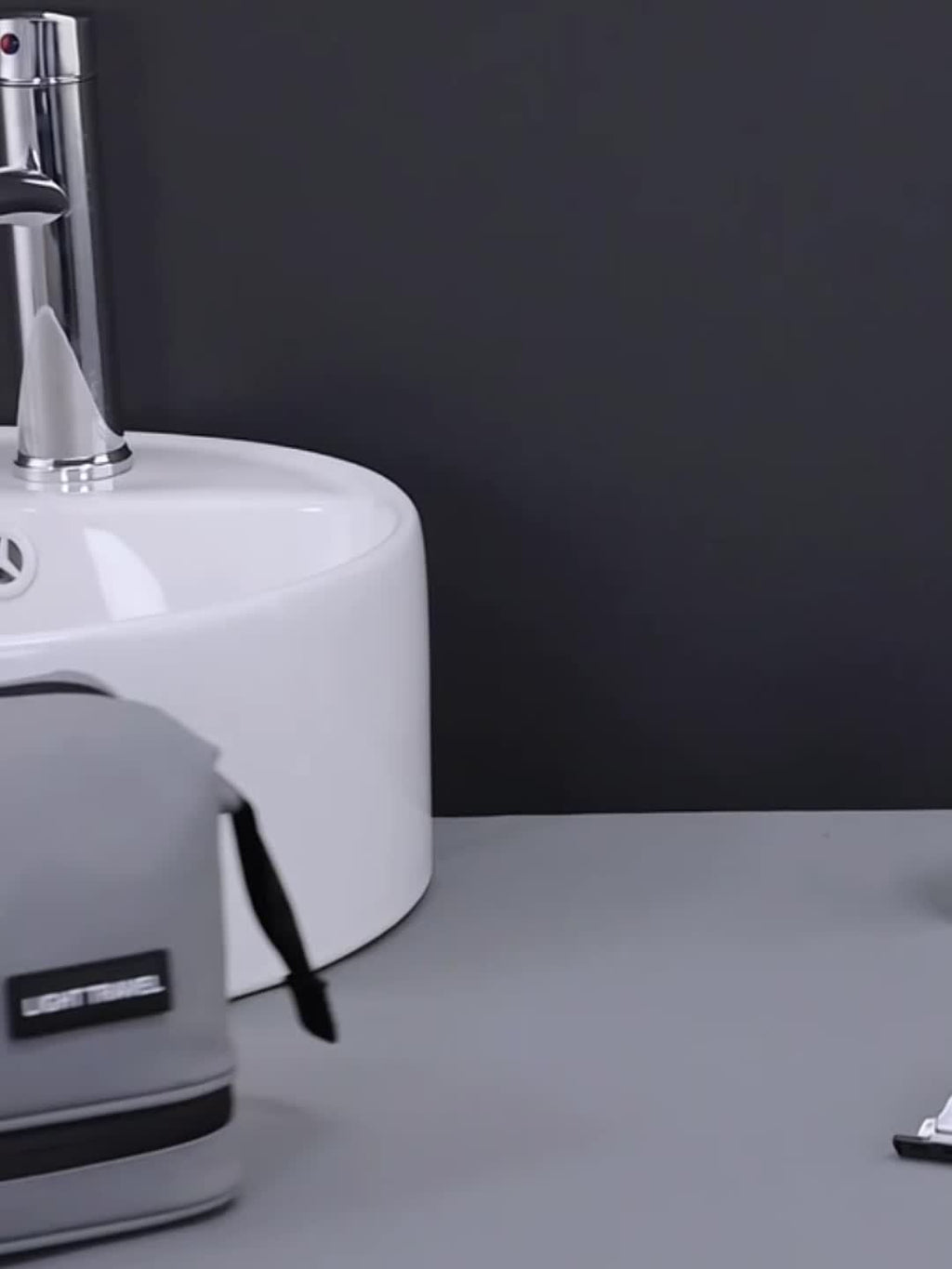 Trousse de toilette élégante, grande capacité, étanche avec séparation humide/sèche, parfaite pour voyages d’affaires et rangement domestique.