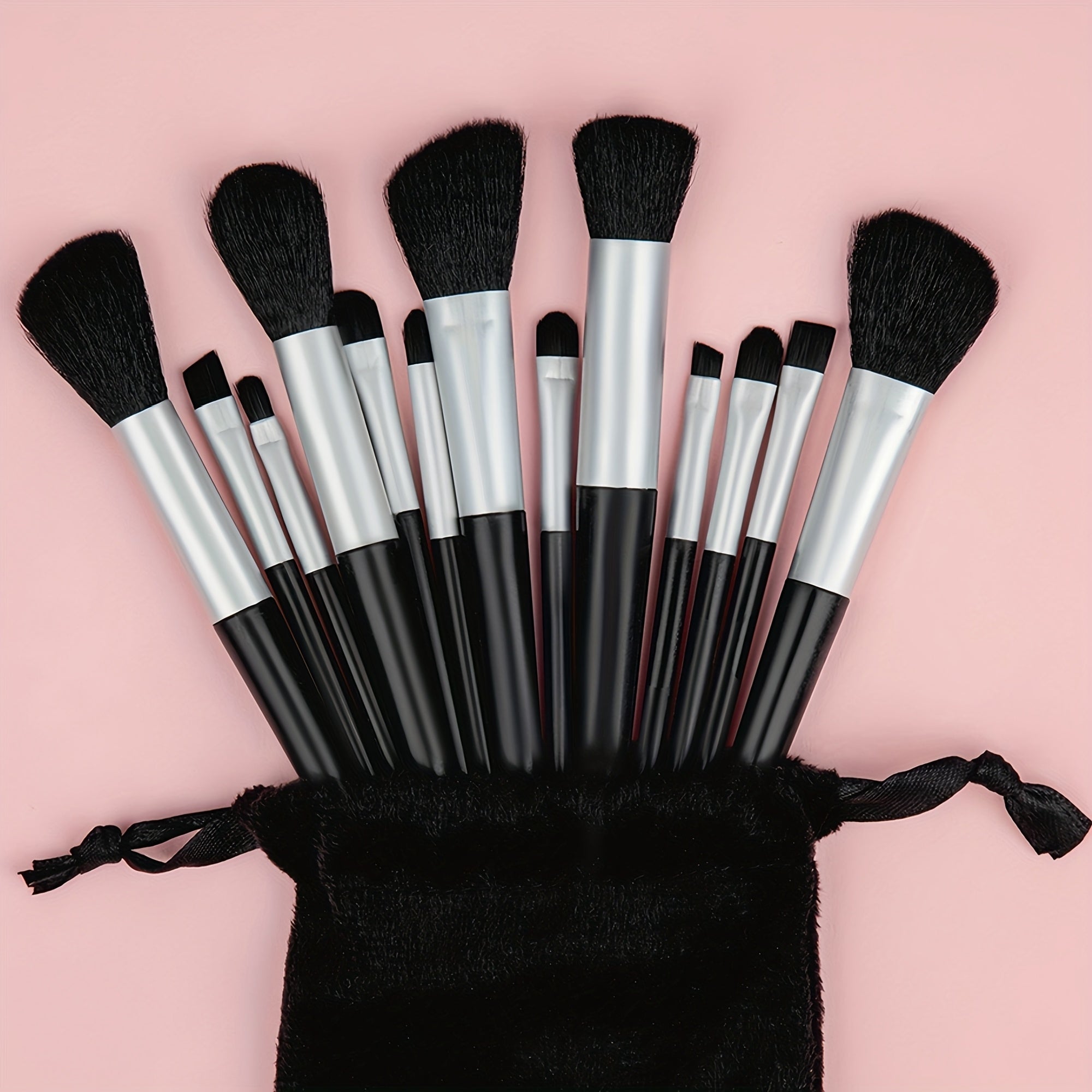 Set de 8 ou 13 pinceaux de maquillage à poils synthétiques doux, incluant fond de teint, fard à paupières, rouge à lèvres, idéal débutants et pros.