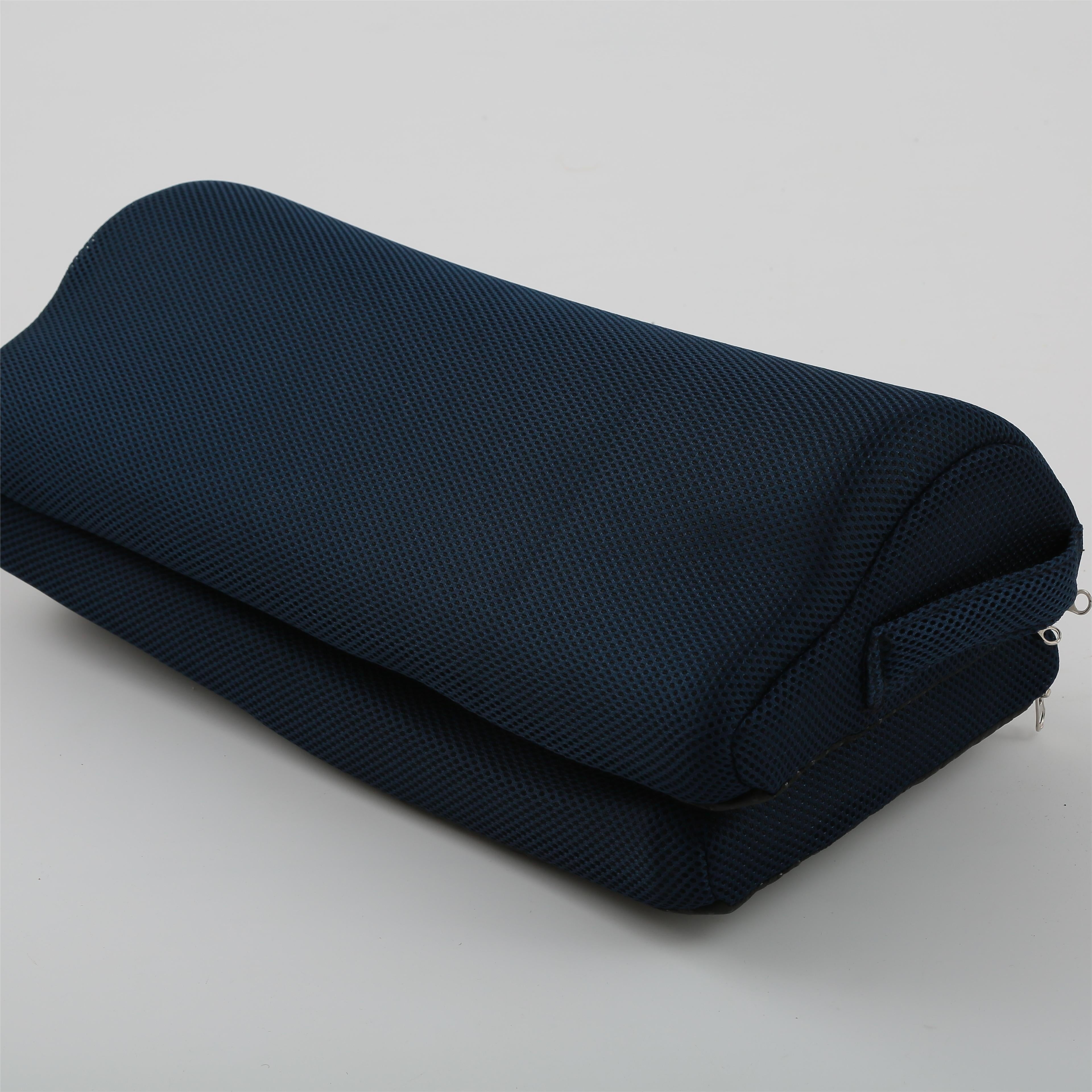 Repose-pieds polyvalent pour bureau, maison ou voiture, assise confortable, hauteur réglable, housse lavable, ergonomique et pratique pour soulager jambes et dos.