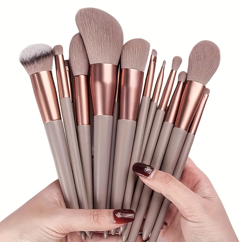 Set de 8 ou 13 pinceaux de maquillage à poils synthétiques doux, incluant fond de teint, fard à paupières, rouge à lèvres, idéal débutants et pros.