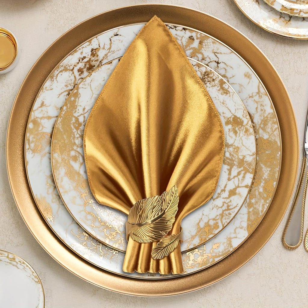 Lot VIJIV 12 pcs : 6 ronds de serviette dorés et 6 serviettes satin 17×17 cm, idéal mariages et fêtes.