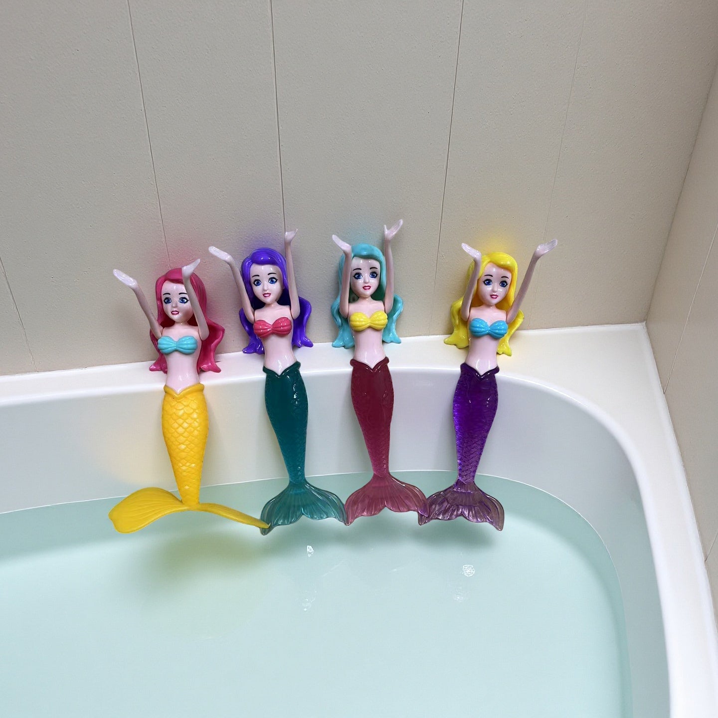 Set de 4 sirènes plongeuses pour piscine ou baignoire, jouet aquatique estival, idéal garçons et filles, parfait cadeau anniversaire.