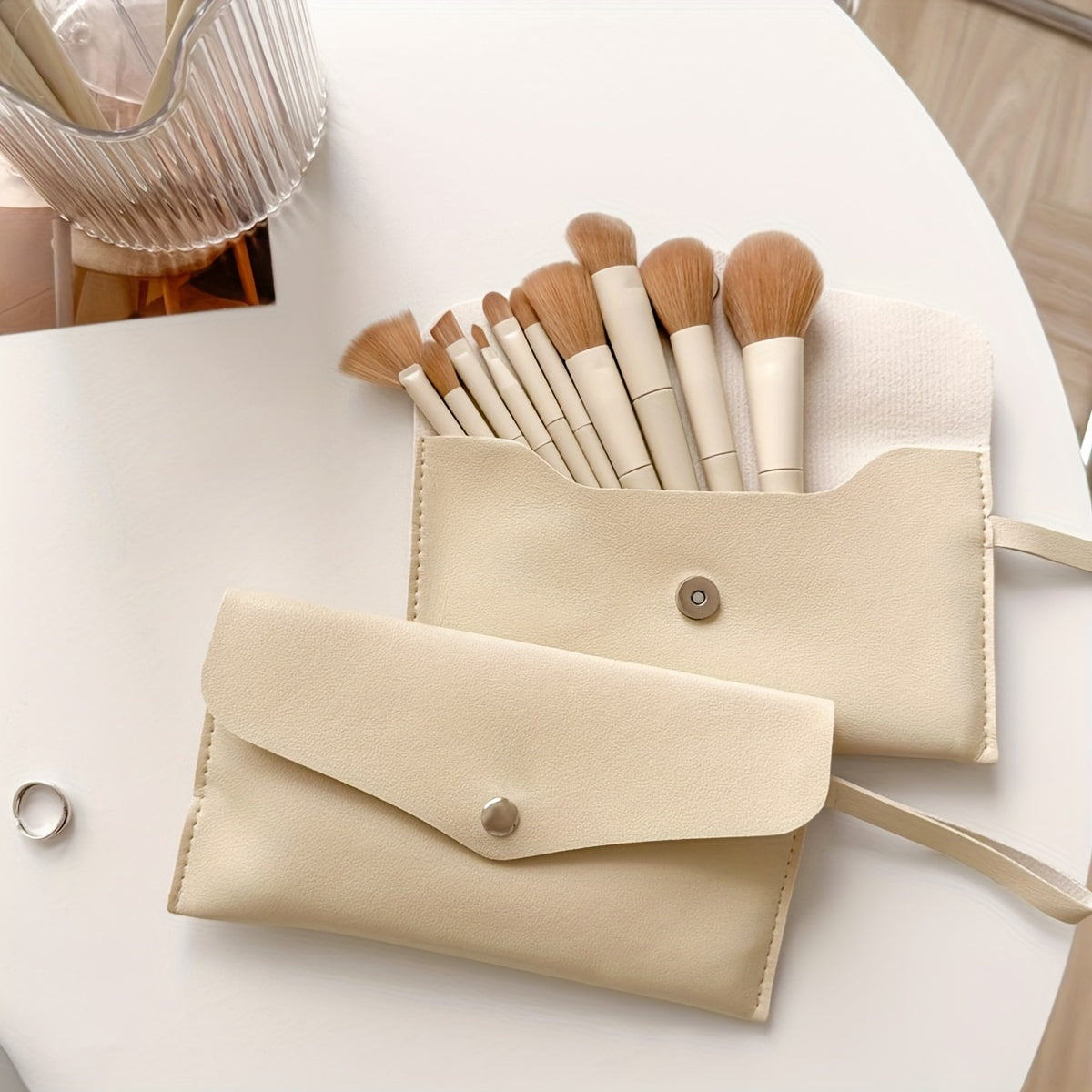 Set de 10 pinceaux maquillage avec étui cuir, poils doux hypoallergéniques, pour poudre, fond de teint, blush, yeux et highlighter, voyage pratique.