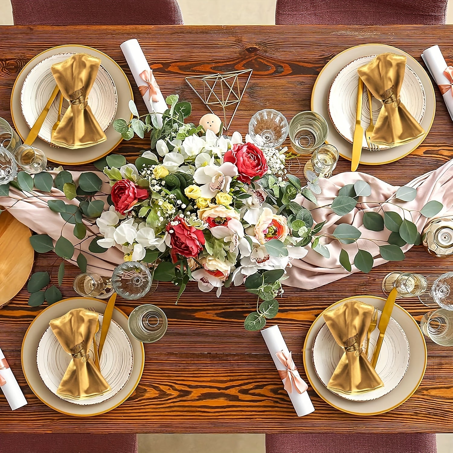 Lot VIJIV 12 pcs : 6 ronds de serviette dorés et 6 serviettes satin 17×17 cm, idéal mariages et fêtes.