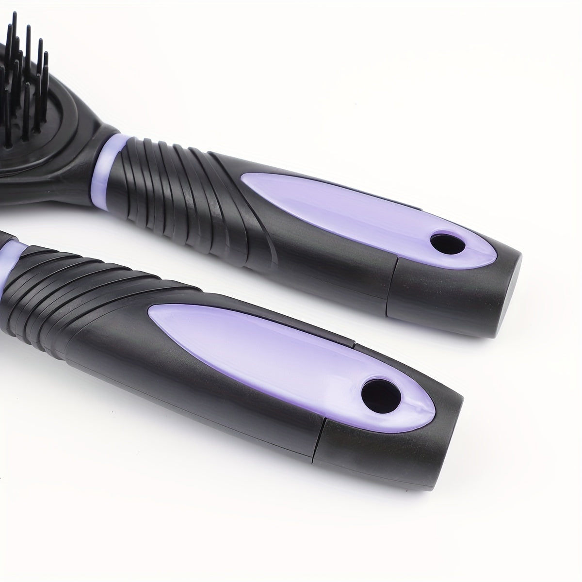 Set coiffure professionnel 5 pièces : brosses démêlantes, peignes massage cuir chevelu et miroir, parfait pour styling complet.