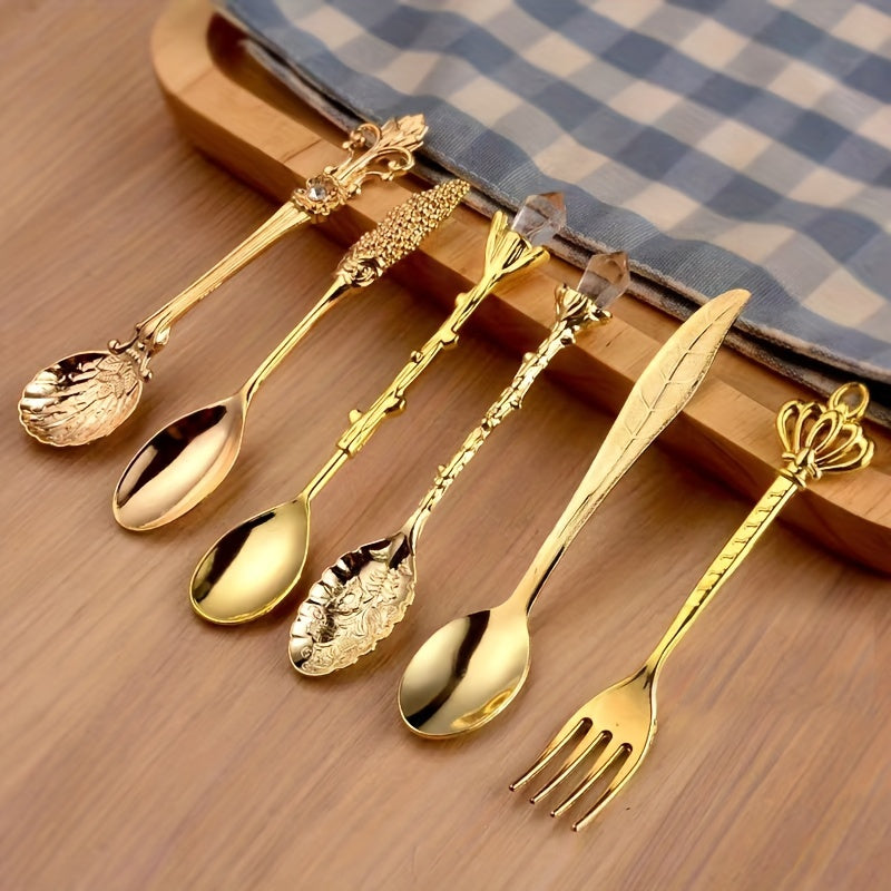 6 Packs/Set, European-Style Golden Dessert Spoons, Vintage Coffee Spoons, Retro-Style Metal Carved Fruit Dessert Spoons, Suitable for Kitchen Dining, Classical Style, Some Styles Are Random.