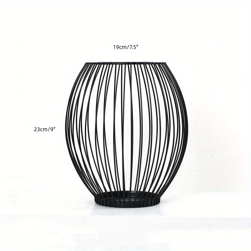 Chandelier lanterne noir en métal vintage Design en fer forgé ajouré, décoratif et élégant, idéal pour maison, table ou décoration intérieure raffinée.