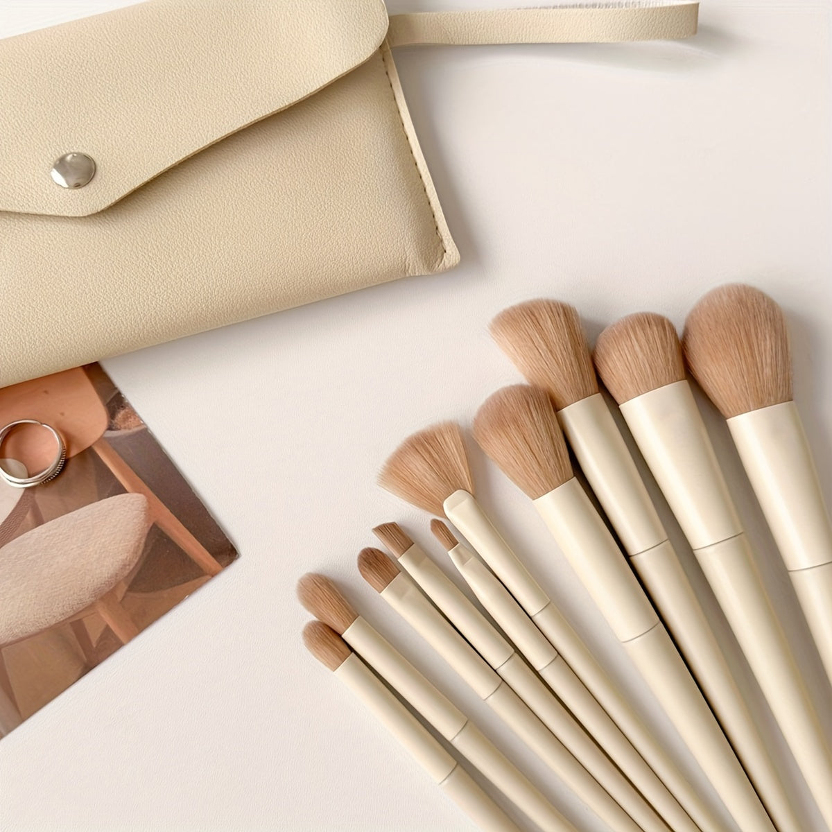 Set de 10 pinceaux maquillage avec étui cuir, poils doux hypoallergéniques, pour poudre, fond de teint, blush, yeux et highlighter, voyage pratique.